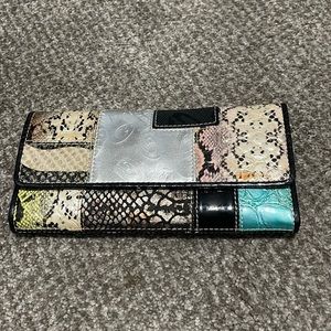 *brand new* Guess wallet- excellent condition